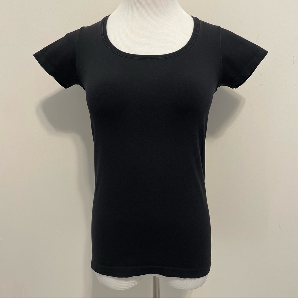 White House Black Market Women's Black Stretch Scoop Neck Tee Size M